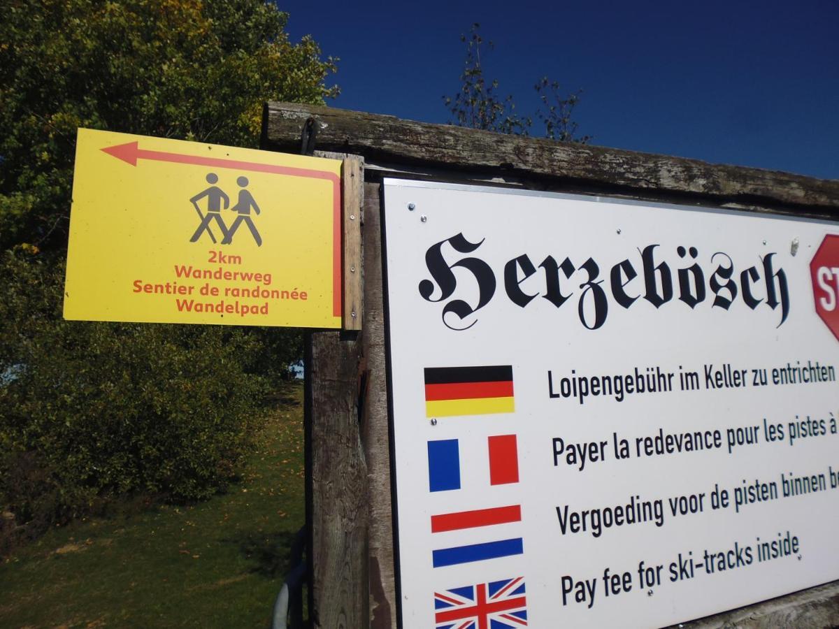 Eifel Lodge Butgenbach Exteriör bild